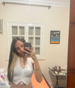 white cropped top 🤍
